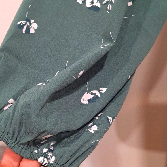 Abercrombie & Fitch  long sleeve Smocked wrap top - Picture 7 of 11